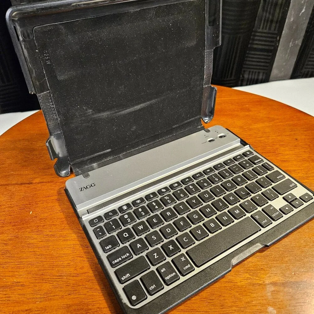 ZAGG Folio Yw2 Bluetooth Keyboard for iPad 2/3/4